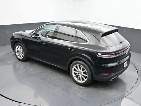 Used 2024 Porsche Cayenne AWD/4WD image 30