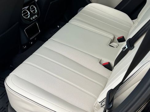 Used 2025 Bentley Bentayga AWD/4WD image 19