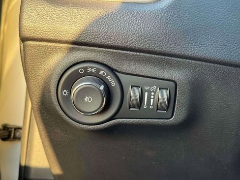 Used 2018 Jeep Compass Latitude w/ Popular Equipment Group AWD/4WD image 21