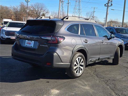 Used 2023 Subaru Outback Premium image 12