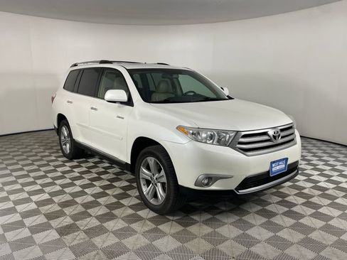 Used 2013 Toyota Highlander Limited AWD/4WD image 26