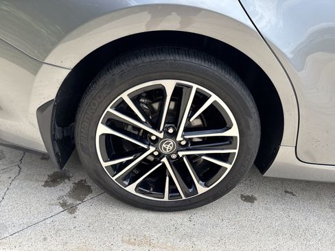 Used 2025 Toyota Camry XLE FWD image 17