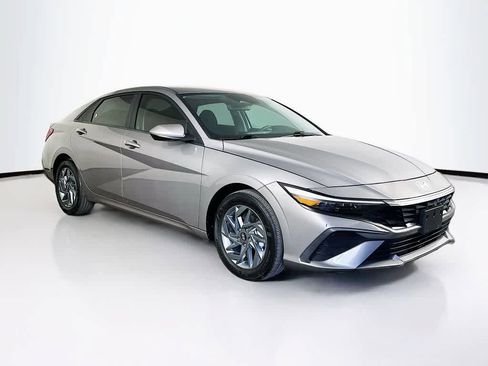 Used 2024 Hyundai Elantra Blue FWD image 23