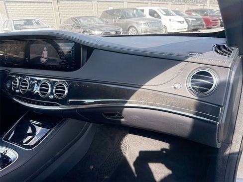 Used 2020 Mercedes-Benz S 560 Sedan image 34