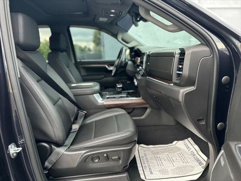 Used 2022 GMC Sierra 1500 SLT w/ SLT Premium Plus Package AWD/4WD image 14