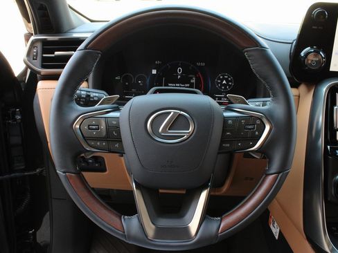 Used 2026 Lexus LX 700h Luxury image 12