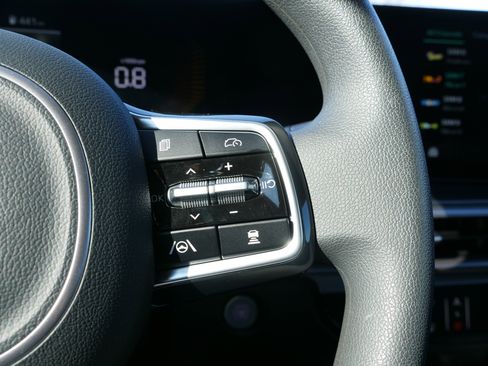 Used 2025 Kia Sorento LX image 21