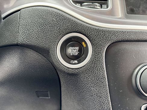 Used 2022 Dodge Charger SXT RWD image 5