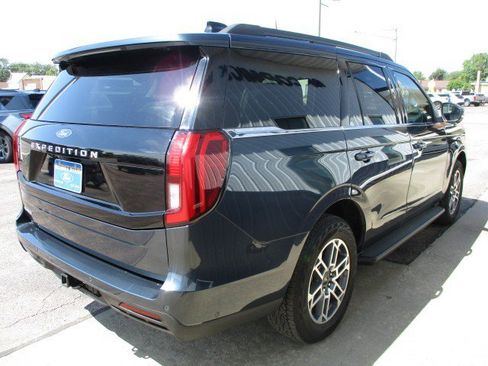 Used 2025 Ford Expedition Active AWD/4WD image 5