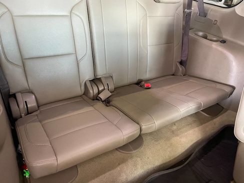 Used 2018 Chevrolet Suburban Premier image 32