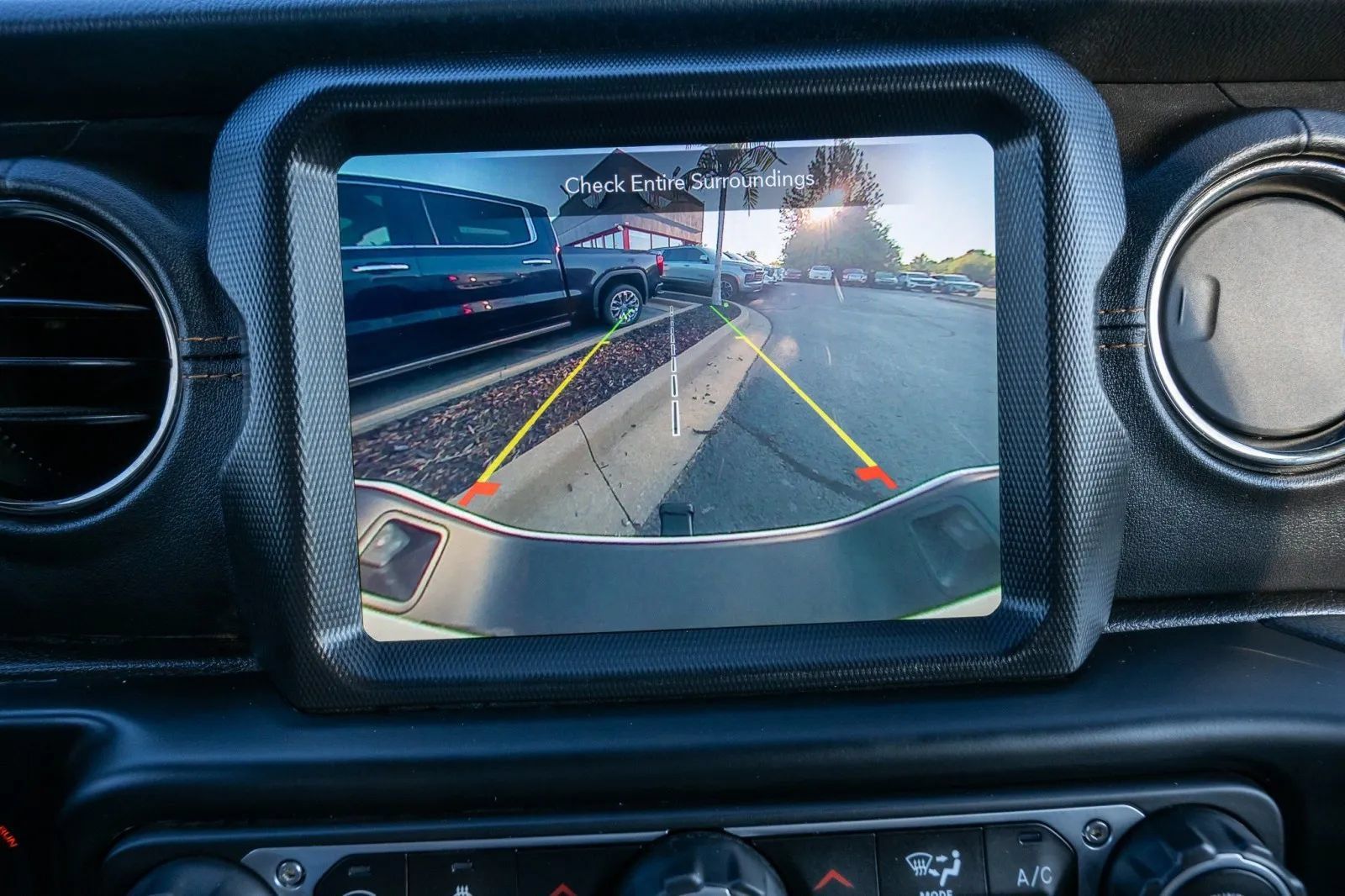 Used 2022 Jeep Gladiator Overland AWD/4WD image 32