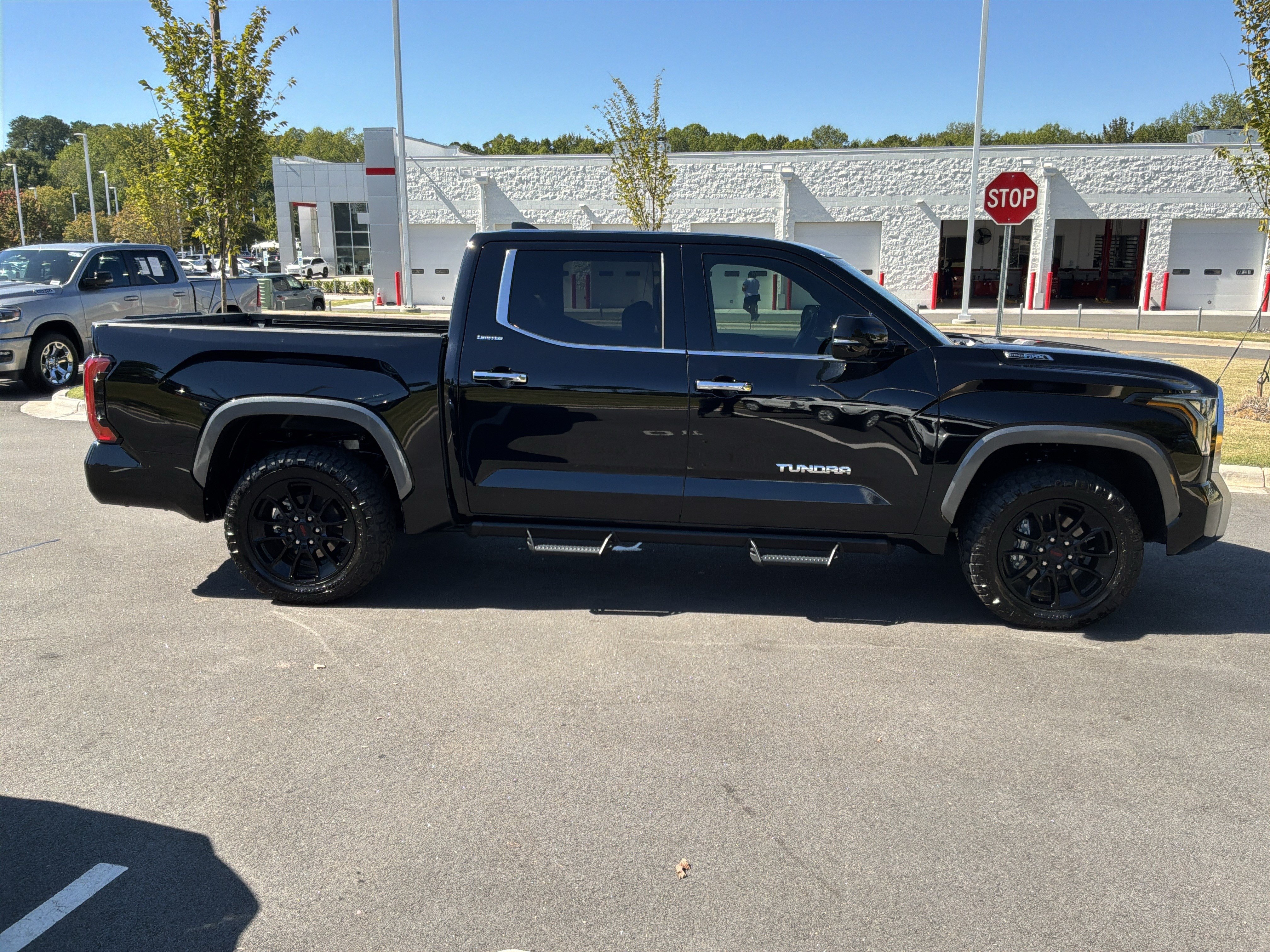 Used 2025 Toyota Tundra Limited AWD/4WD image 11