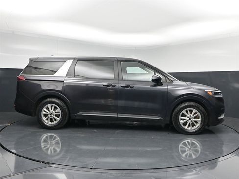 Used 2023 Kia Carnival LX FWD image 4