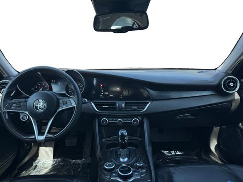 Used 2017 Alfa Romeo Giulia RWD image 10