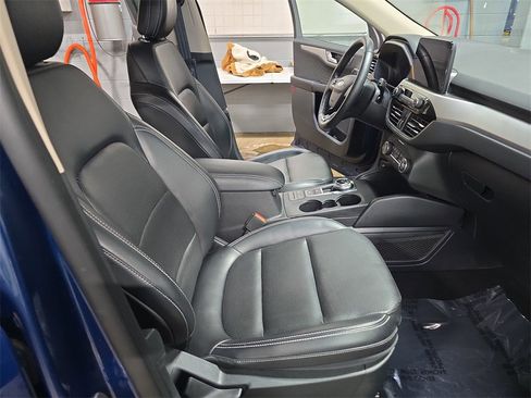 Used 2020 Ford Escape SEL image 7