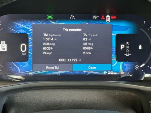 Certified 2025 Volvo XC40 B5 Plus AWD/4WD image 27