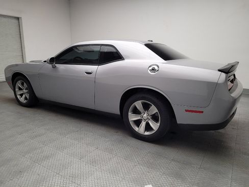Used 2015 Dodge Challenger SXT RWD image 3