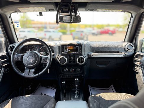 Used 2017 Jeep Wrangler Unlimited Rubicon AWD/4WD image 5