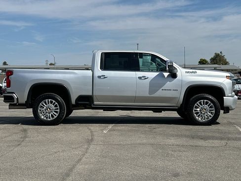 Used 2023 Chevrolet Silverado 2500 High Country AWD/4WD image 2