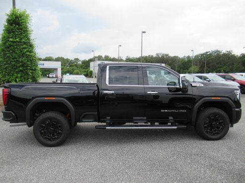 New 2026 GMC Sierra 3500 Denali w/ Denali Reserve Package AWD/4WD image 2