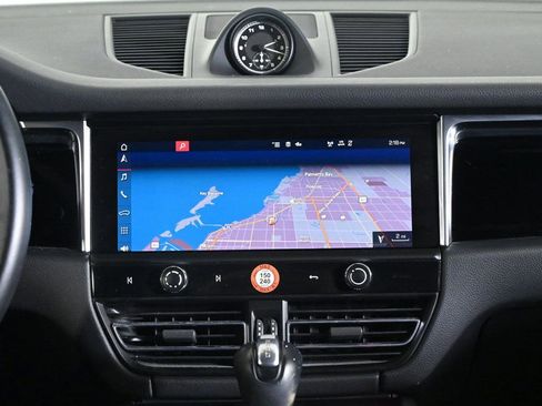 Certified 2023 Porsche Macan S image 15