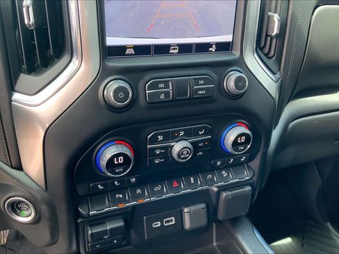 Used 2022 Chevrolet Silverado 1500 LTZ AWD/4WD image 34