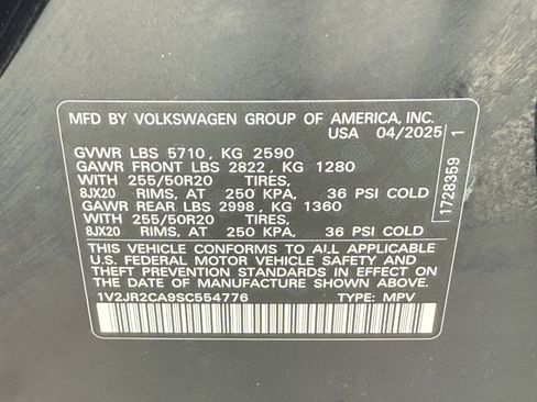 Used 2025 Volkswagen Atlas SE image 36