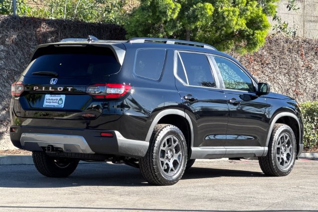 New 2026 Honda Pilot TrailSport image 4