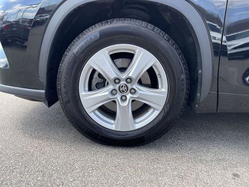 Certified 2023 Toyota Highlander L image 9