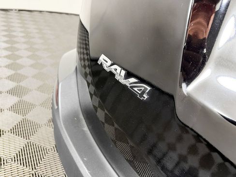 Used 2015 Toyota RAV4 XLE AWD/4WD image 11