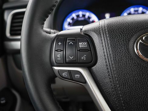 Used 2015 Toyota Highlander Limited AWD/4WD image 26