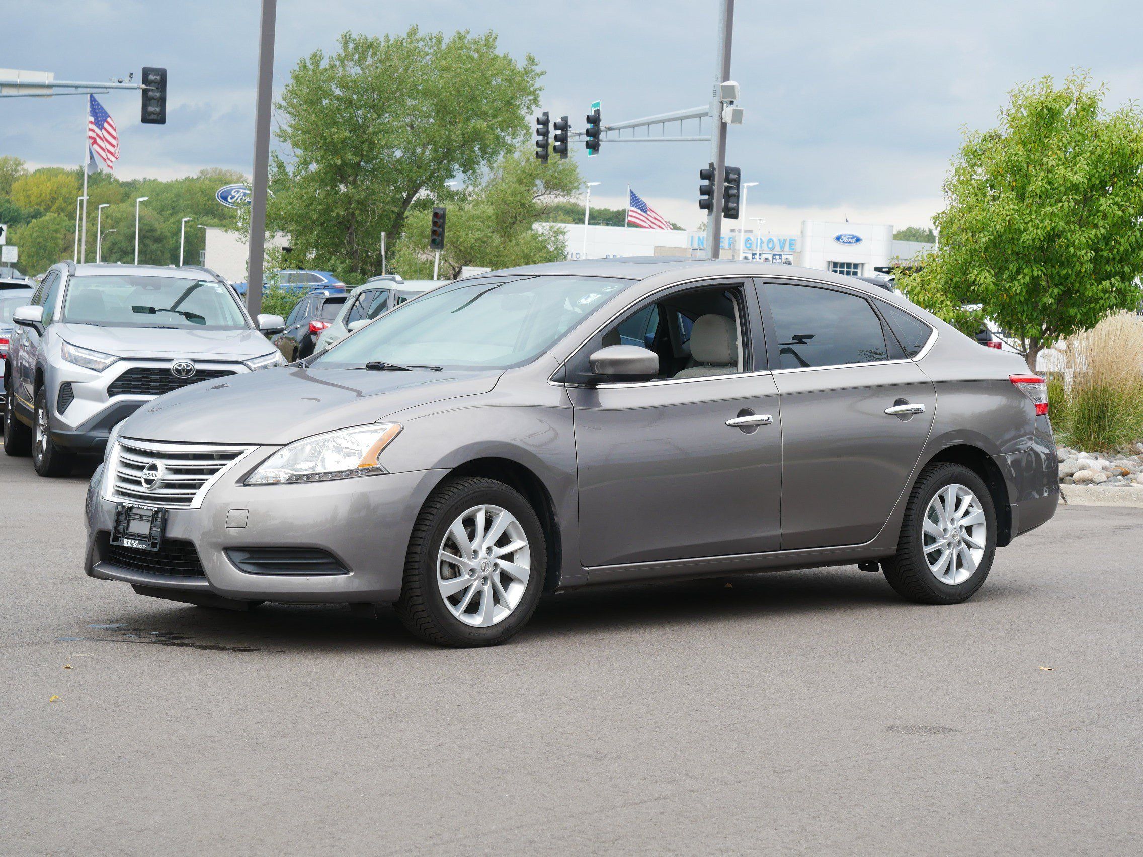 Used 2015 Nissan Sentra SV w/ Style Package FWD image 2