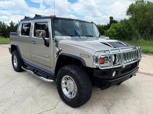 Used 2005 HUMMER H2 SUT w/ Preferred Equipment Group AWD/4WD image 2