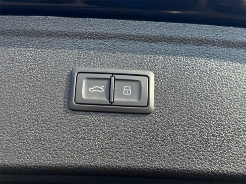 Used 2023 Audi Q5 2.0T Premium image 17