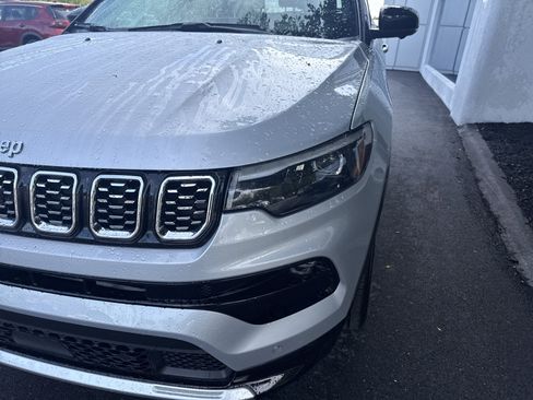 Used 2025 Jeep Compass Limited w/ Elite Group AWD/4WD image 10