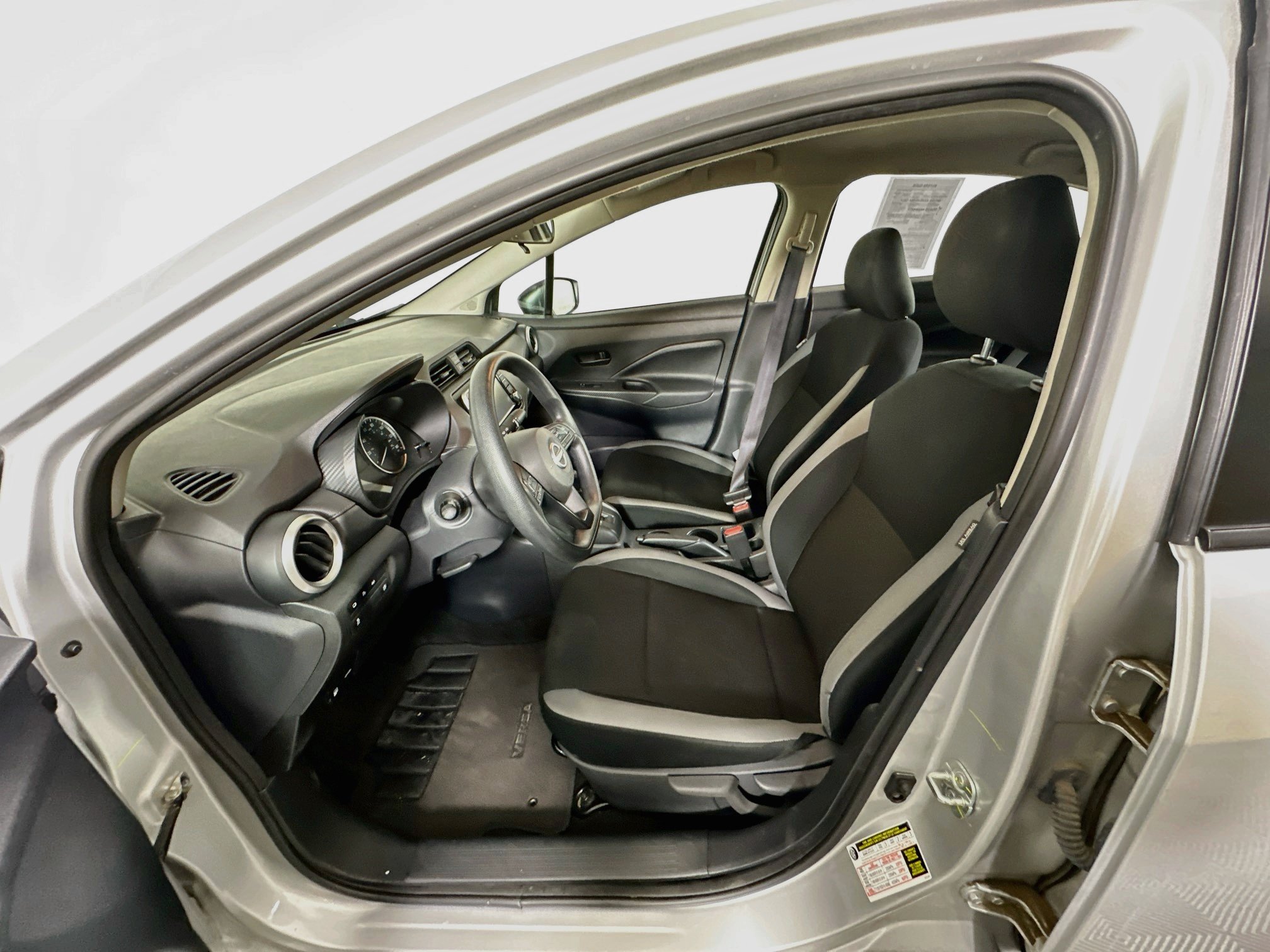 Used 2025 Nissan Versa S FWD image 13