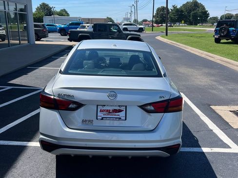 Used 2024 Nissan Altima 2.5 SV FWD image 10