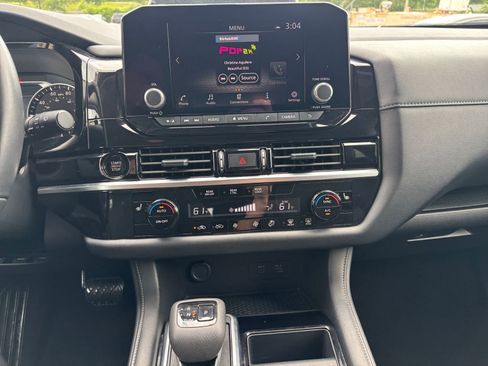 Used 2025 Nissan Pathfinder SV image 17