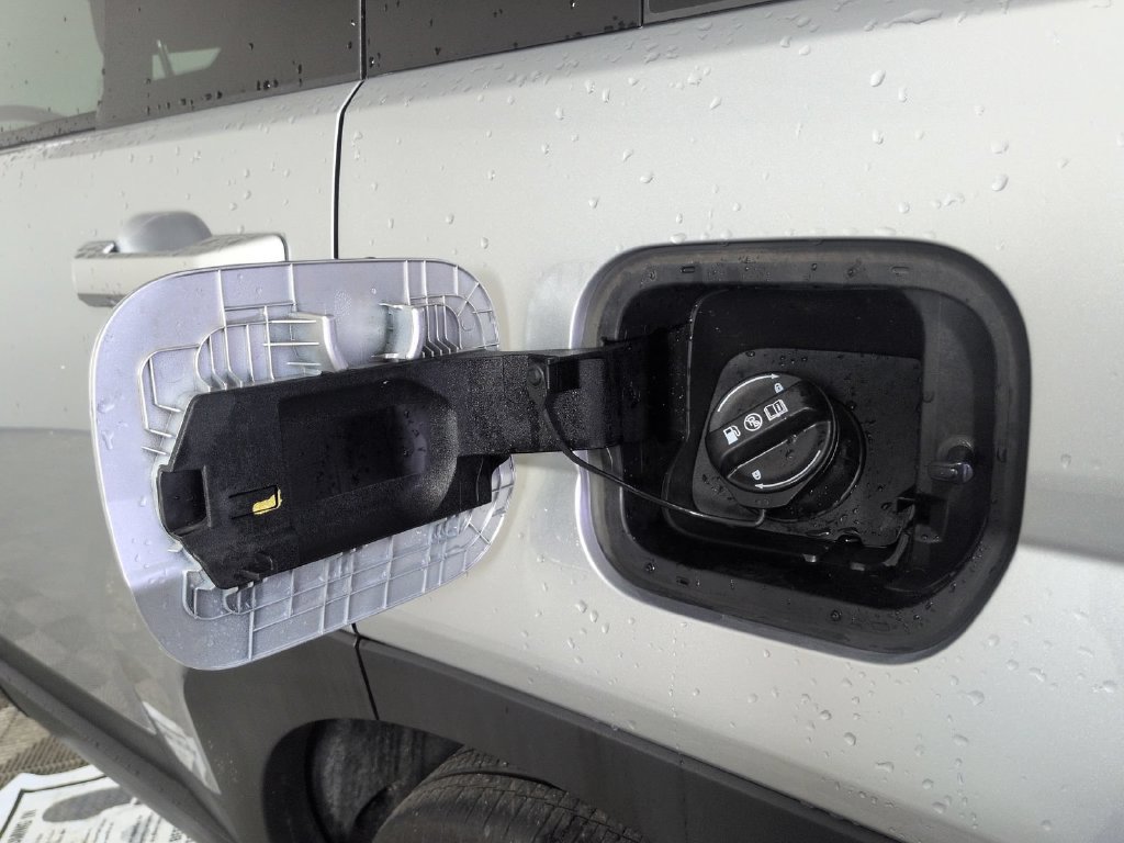 Used 2025 Hyundai Santa Fe SE FWD image 18