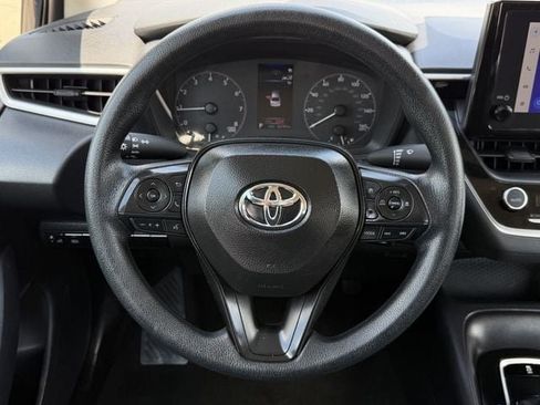 Used 2025 Toyota Corolla LE FWD image 12