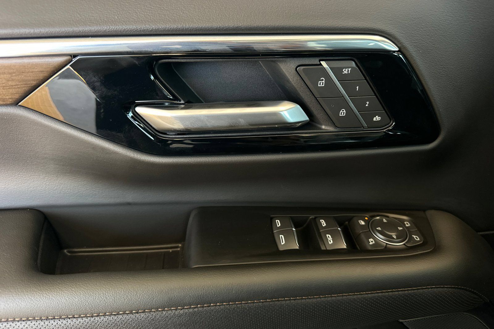New 2026 Chevrolet Tahoe High Country AWD/4WD image 11