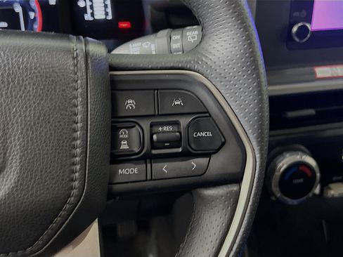 Used 2025 Toyota 4Runner SR5 AWD/4WD image 20