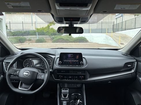 Used 2025 Nissan Rogue SV FWD image 35