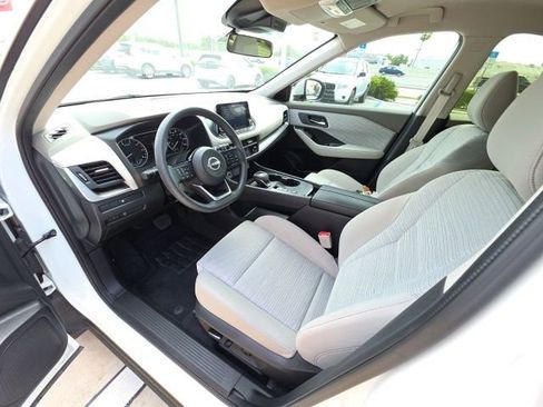 Used 2023 Nissan Rogue SV FWD image 12