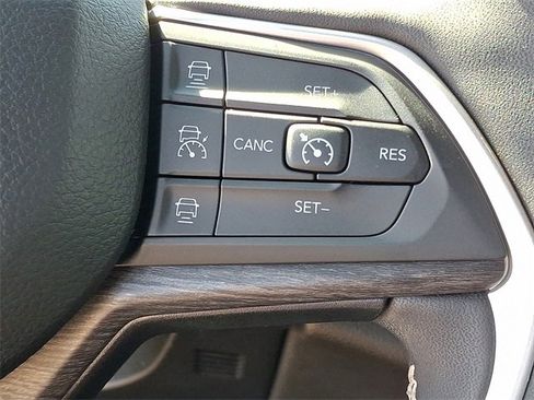 Used 2024 Jeep Grand Cherokee L Limited image 19