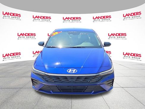 Used 2025 Hyundai Elantra SEL FWD image 8