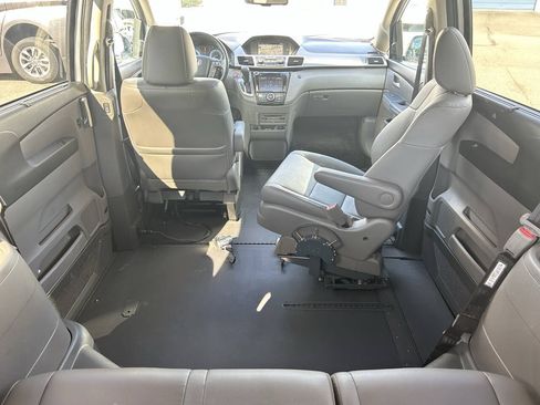 Used 2015 Honda Odyssey Touring Elite image 6