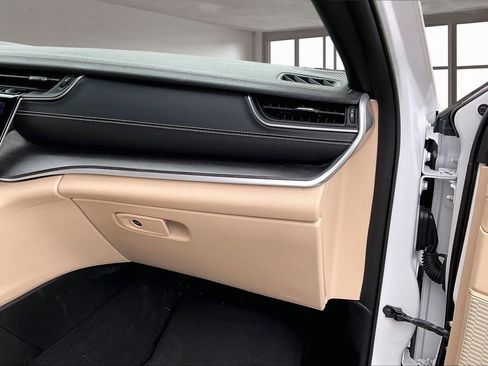 Used 2023 Jeep Grand Cherokee Limited image 26