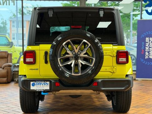 Used 2024 Jeep Wrangler Unlimited w/ Convenience Group AWD/4WD image 6