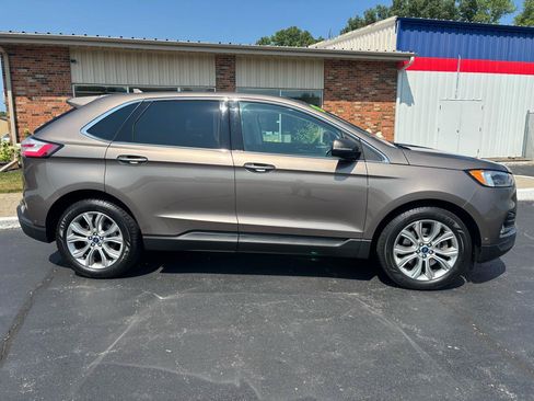 Used 2019 Ford Edge Titanium w/ Equipment Group 301A AWD/4WD image 2